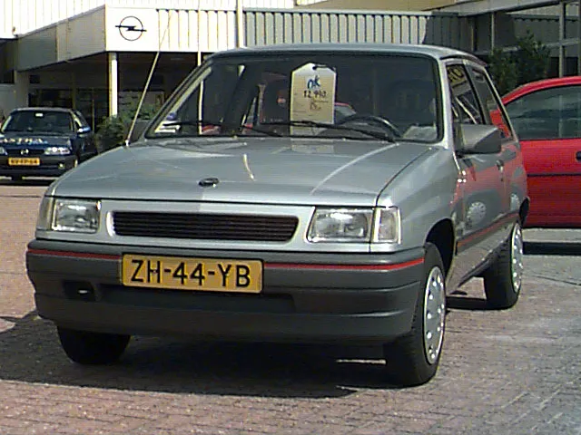 Opel Corsa 1.4 1990 photo - 2