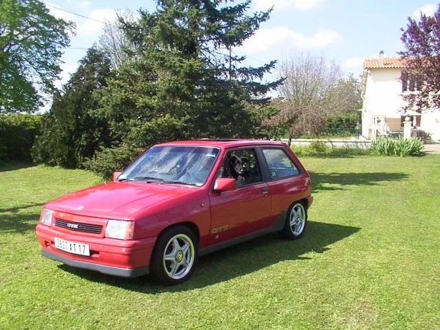 Opel Corsa 1.4 1990 photo - 9
