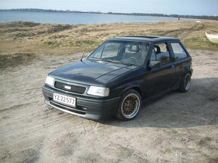 Opel Corsa 1.4 1991 photo - 9