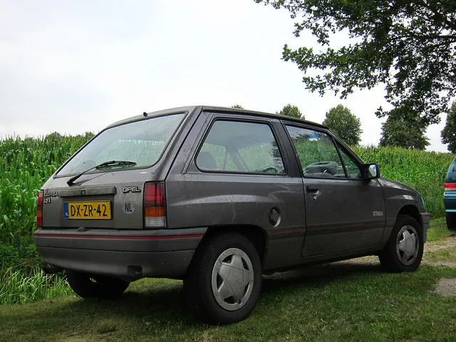 Opel Corsa 1.4 1992 photo - 4