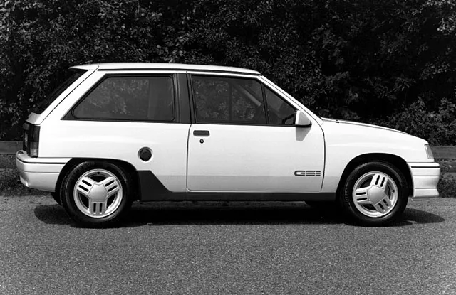 Opel Corsa 1.6 1990 photo - 3