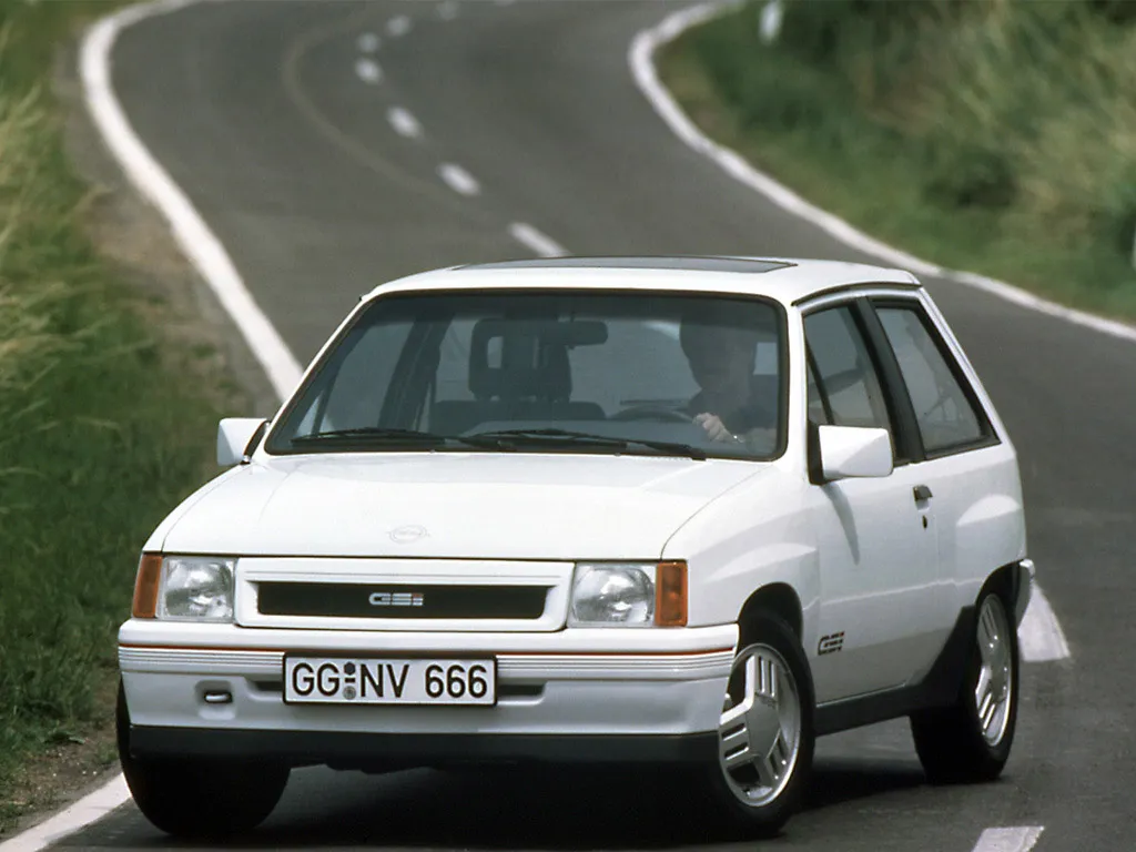 Opel Corsa 1.6 1990 photo - 9