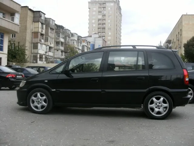Opel Zafira 1.8 2000 photo - 1