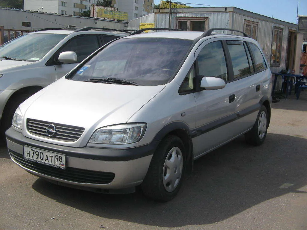 Opel Zafira 2.0 2002 photo - 1