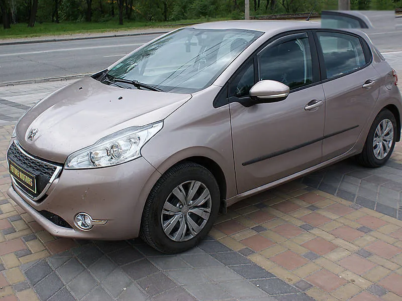 Peugeot 208 1.2 2014 photo - 8