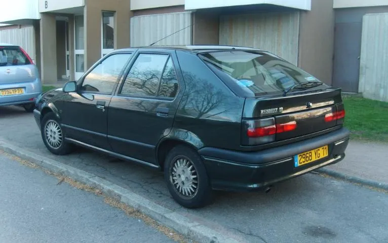 Renault Megane 1.9 1991 photo - 9