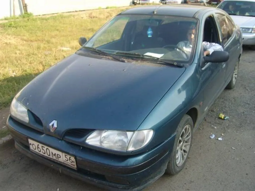 Renault Megane 1.9 1998 photo - 1
