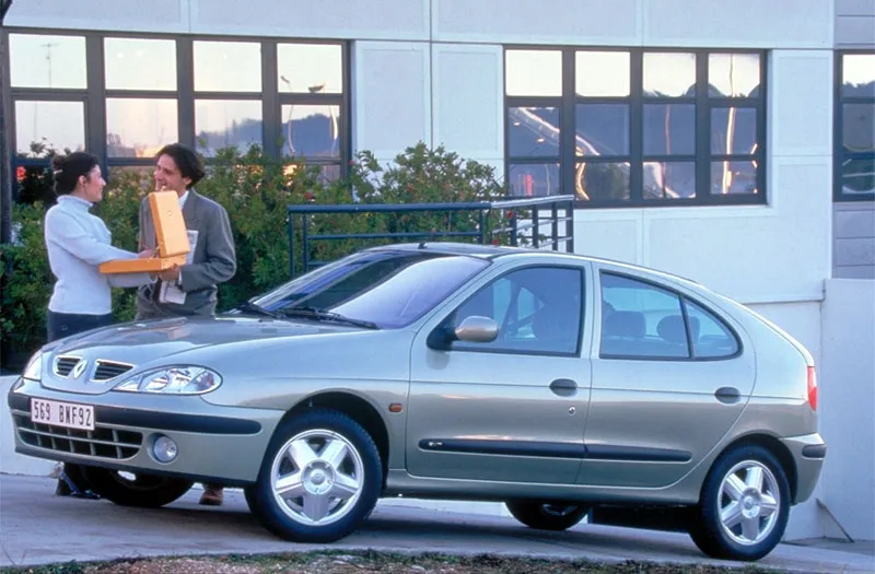 Renault Megane 1.9 2000 photo - 8