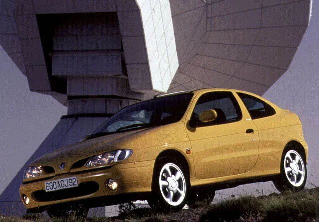 Renault Megane 2.0 1996 photo - 10