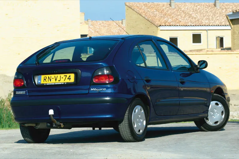 Renault Megane 2.0 1996 photo - 8