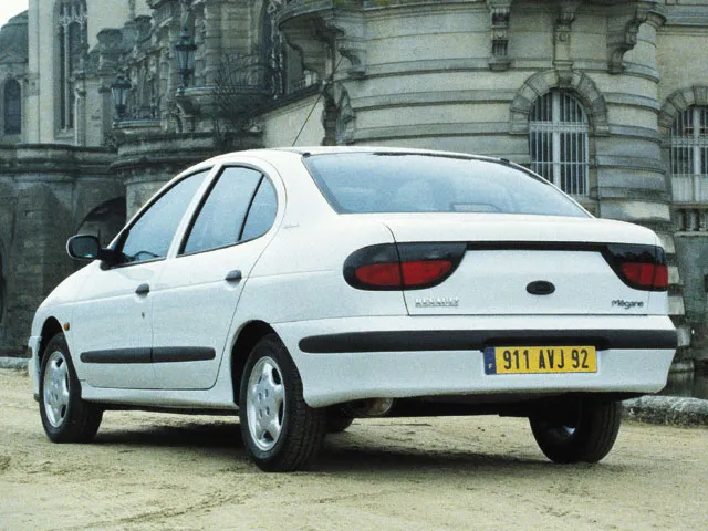 Renault Megane 2.0 1996 photo - 9