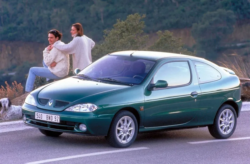 Renault Megane 2.0 2001 photo - 2
