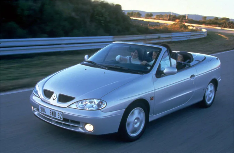 Renault Megane 2.0 2001 photo - 9
