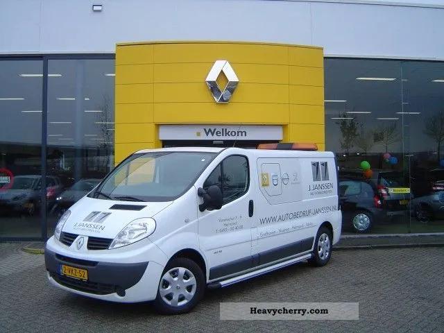 Renault Trafic 2.0 2011 photo - 6