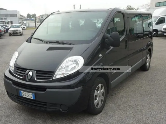Renault Trafic 2.5 2012 photo - 9