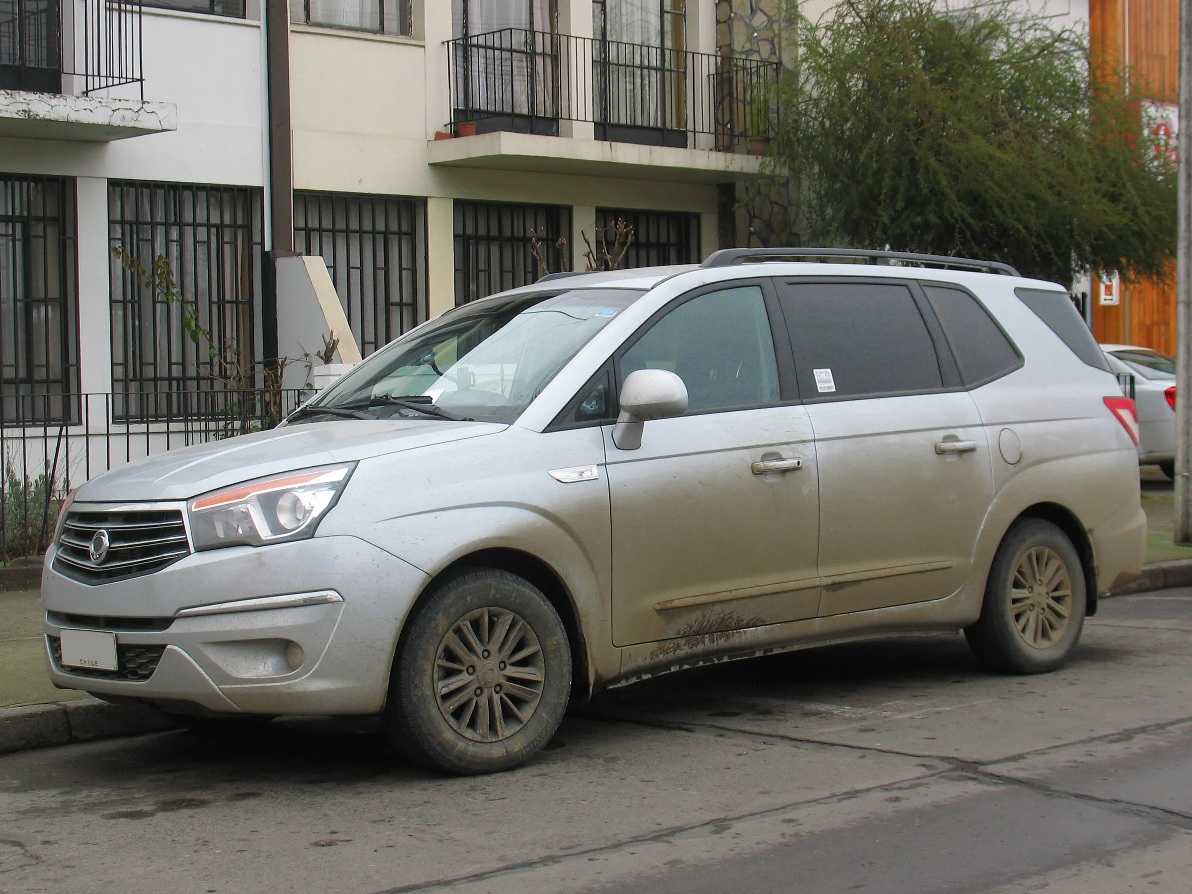 SsangYong Stavic 2.0 2013 photo - 1