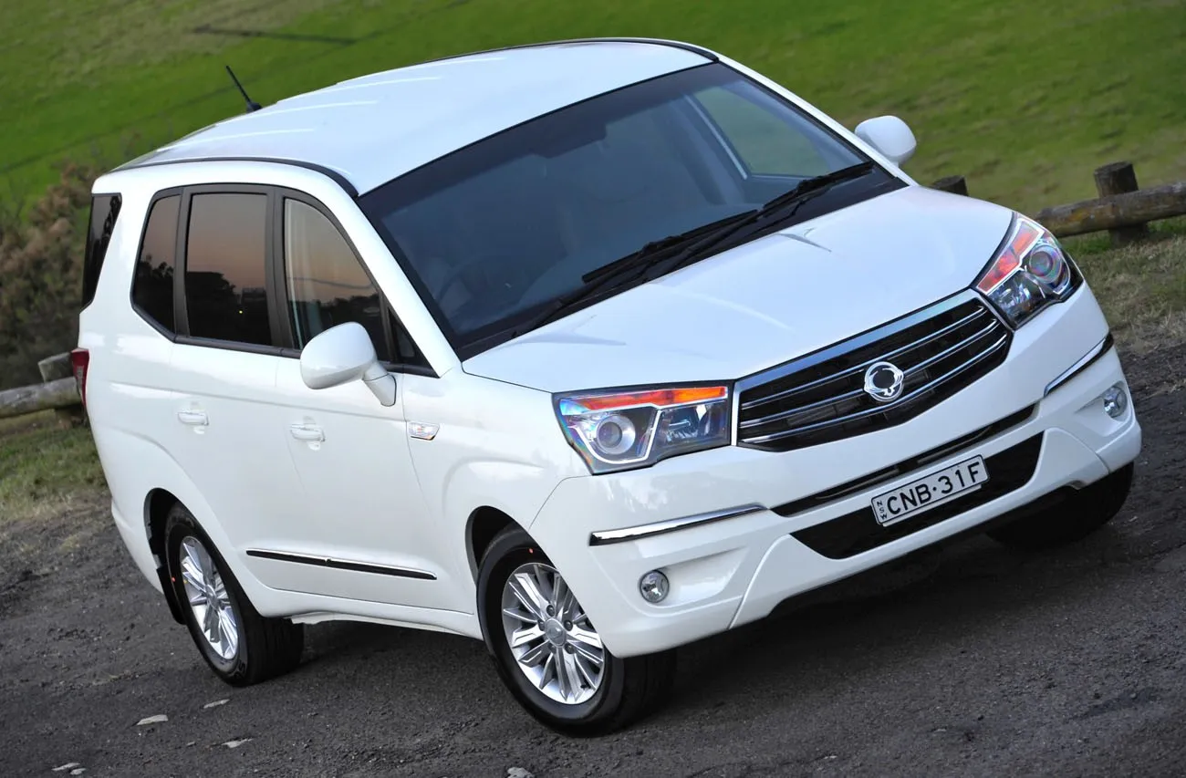 SsangYong Stavic 2.0 2013 photo - 2