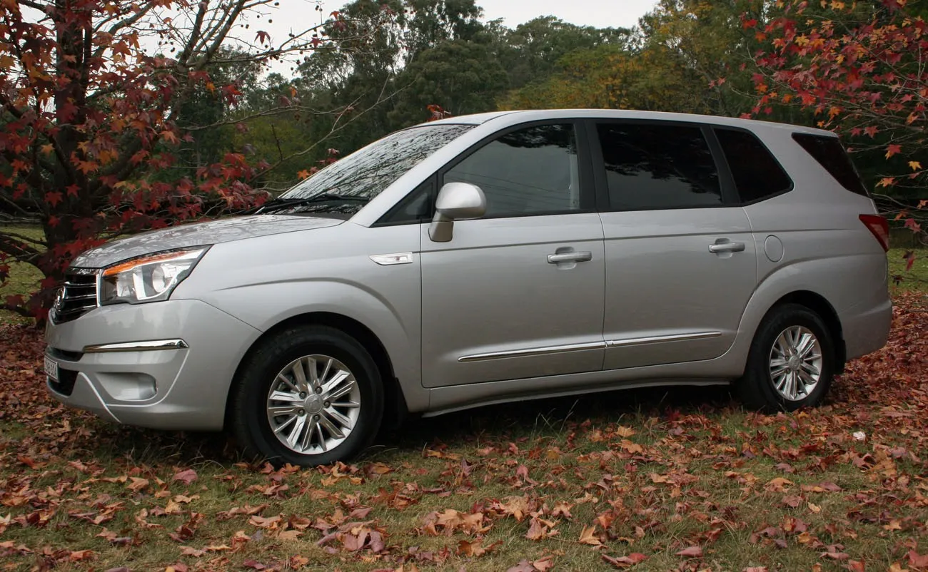 SsangYong Stavic 2.0 2013 photo - 4