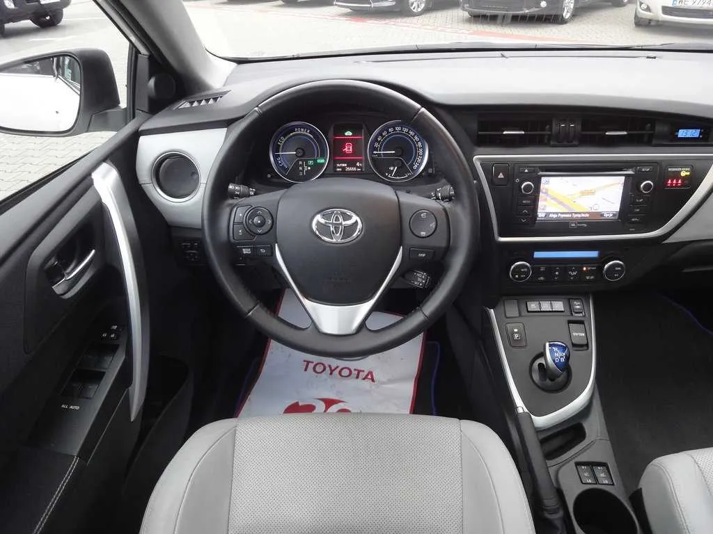 Toyota Auris 1.8 2012 photo - 8