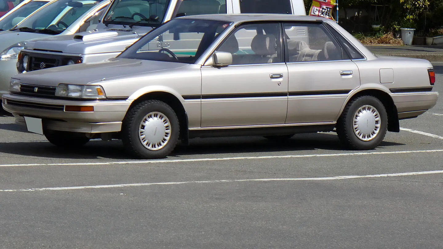 Toyota Camry 2.0 1988 photo - 11