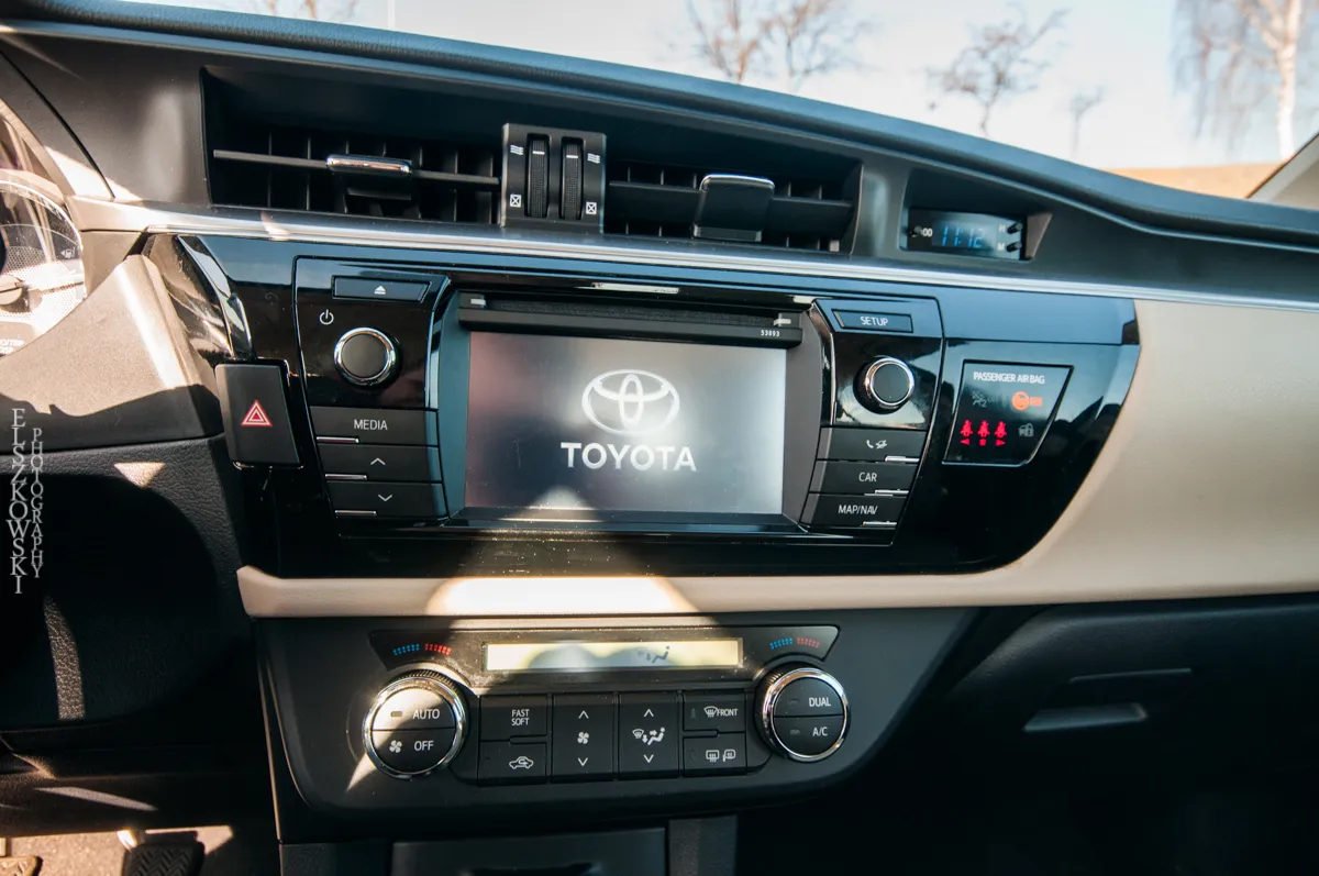 Toyota Corolla 1.6 2014 photo - 9