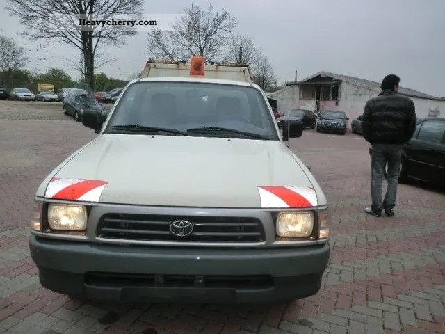 Toyota Hilux 2.4 1999 photo - 10