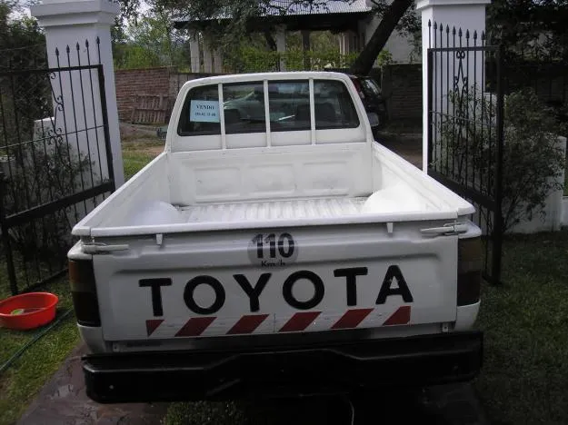 Toyota Hilux 2.8 1992 photo - 3