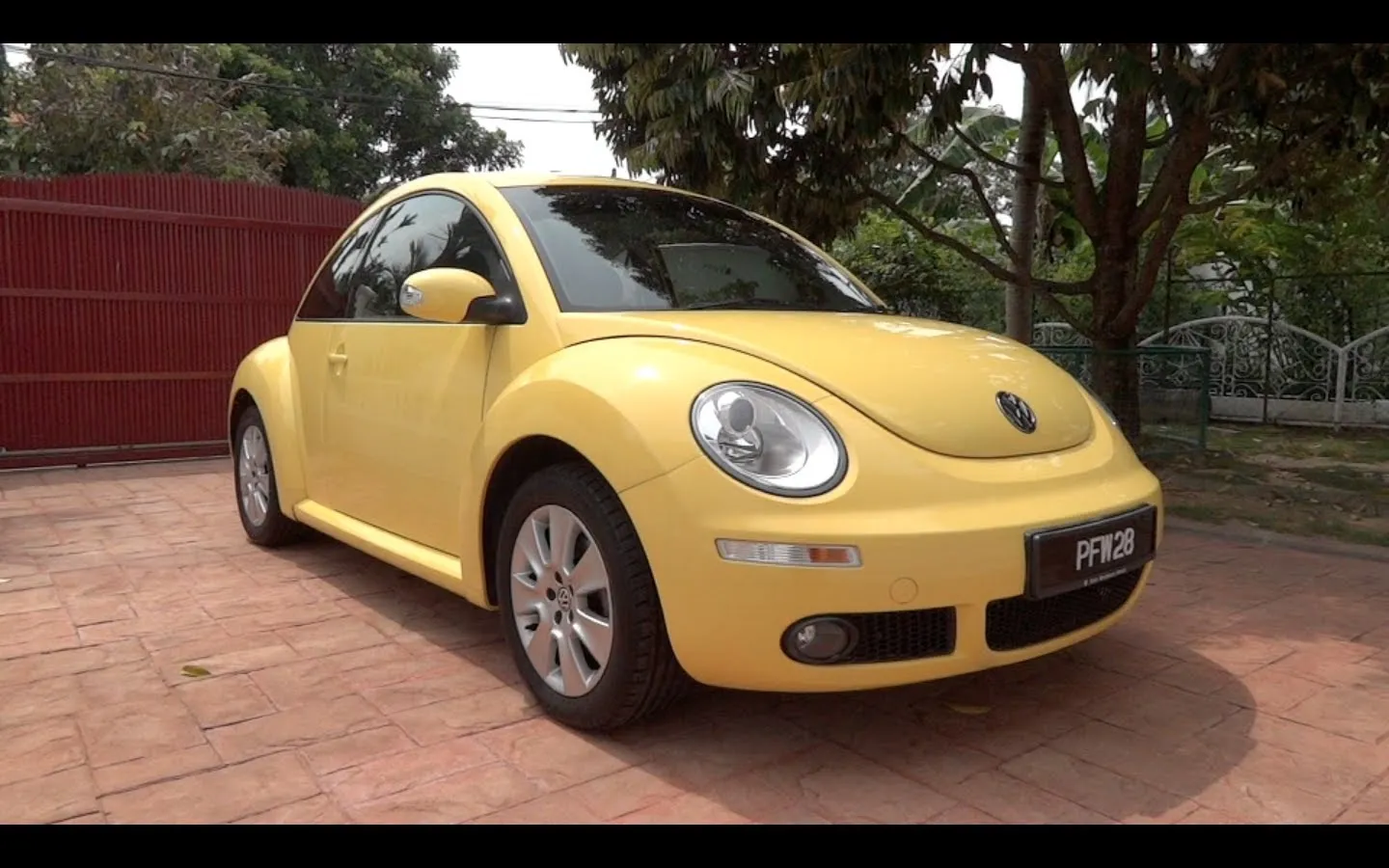Volkswagen Beetle 1.6 1999 photo - 3