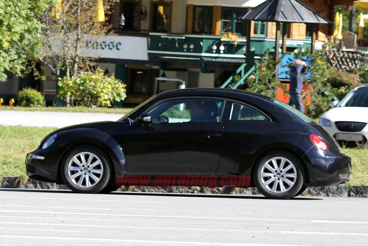 Volkswagen Beetle 1.6 2012 photo - 5