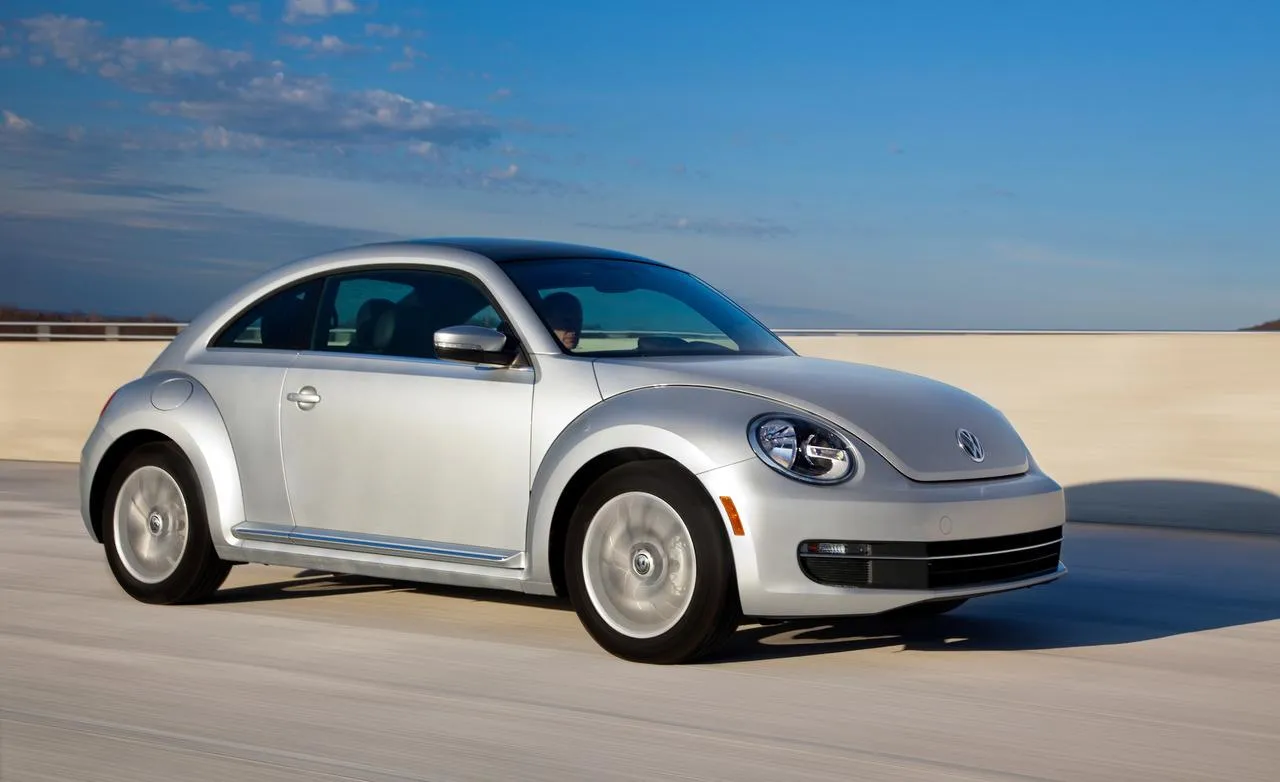 Volkswagen Beetle 1.6 2013 photo - 1