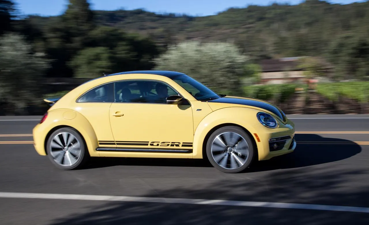 Volkswagen Beetle 1.6 2014 photo - 2