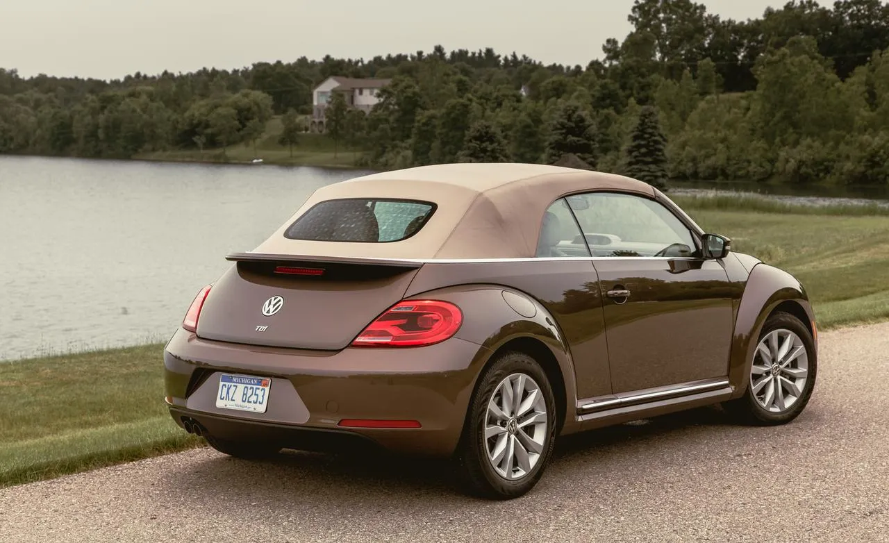 Volkswagen Beetle 1.6 2014 photo - 3