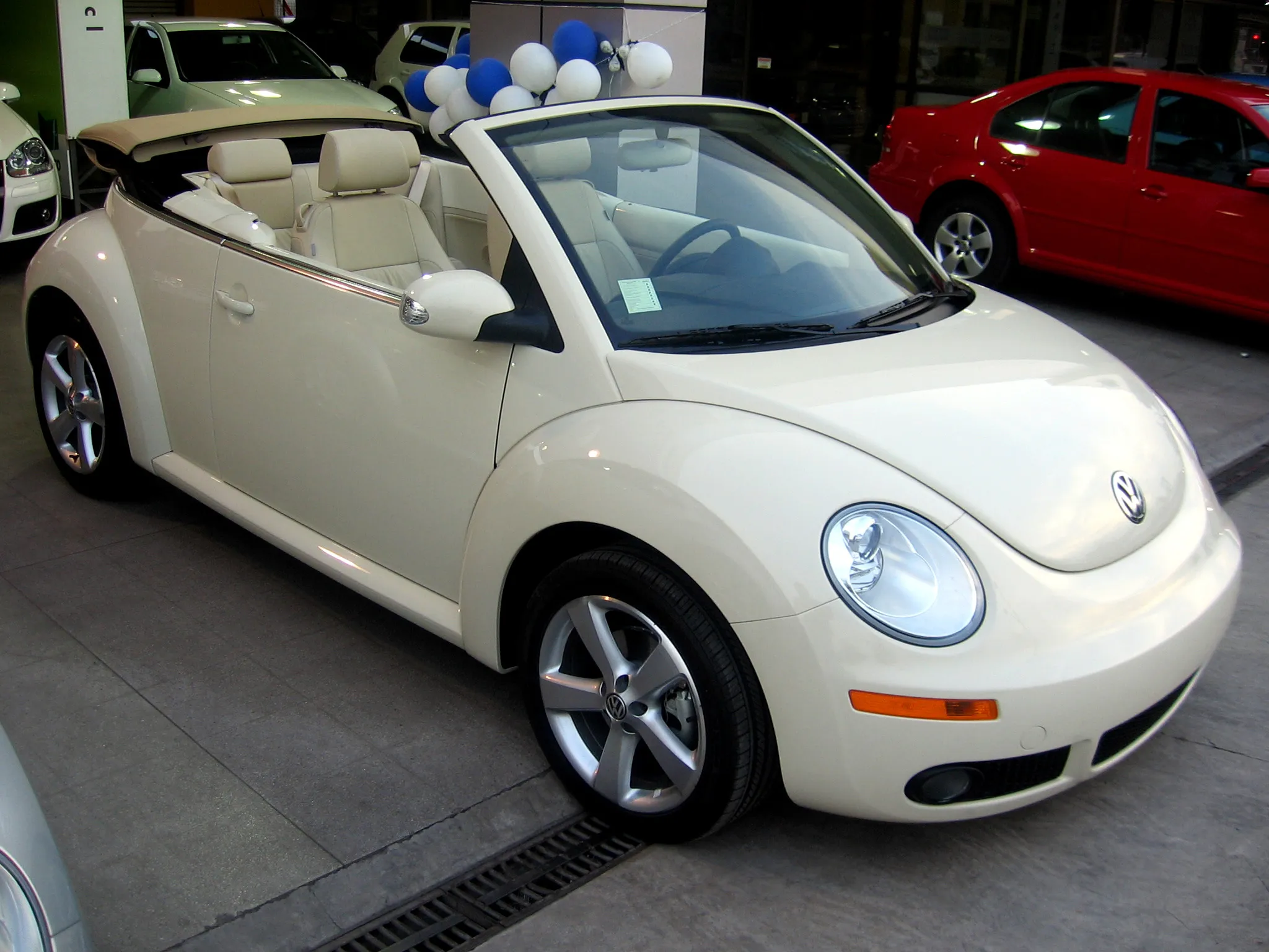Volkswagen Beetle 2.0 2008 photo - 11