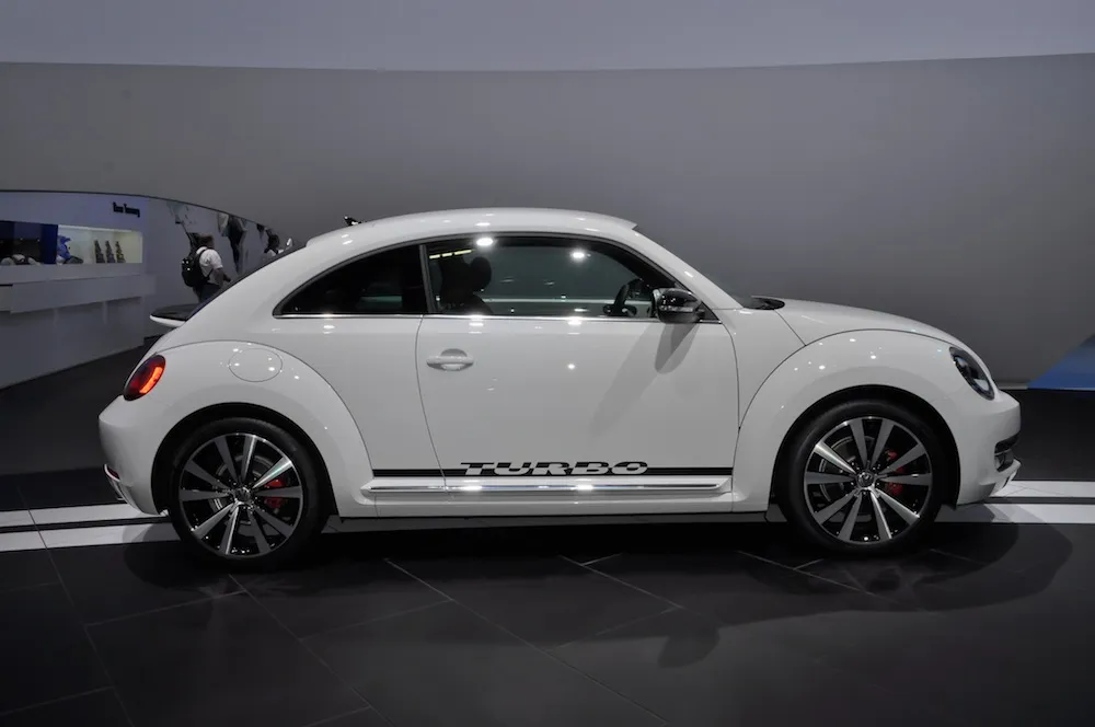 Volkswagen Beetle 2.0 2011 photo - 8
