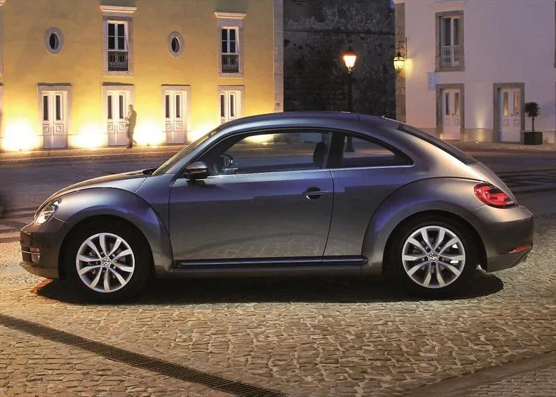 Volkswagen Beetle 2.0 2014 photo - 2