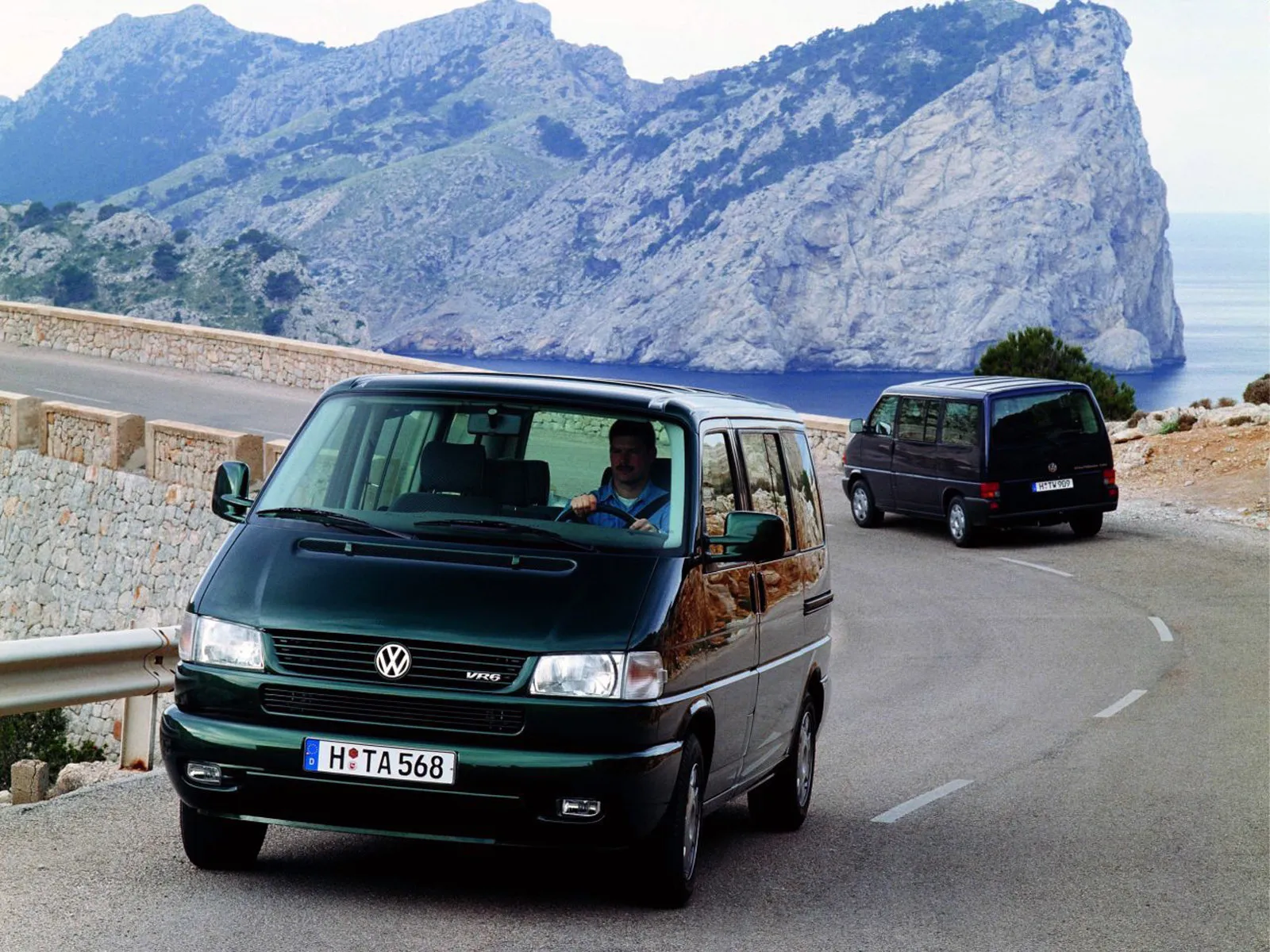 Volkswagen Caravelle 2.0 1996 photo - 1