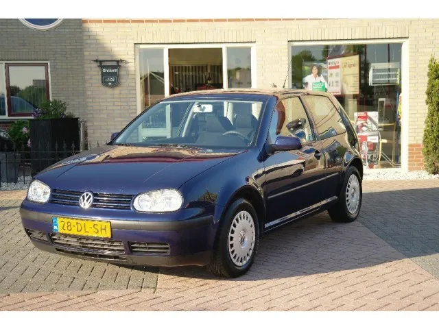 Volkswagen Golf 1.6 1999 photo - 8