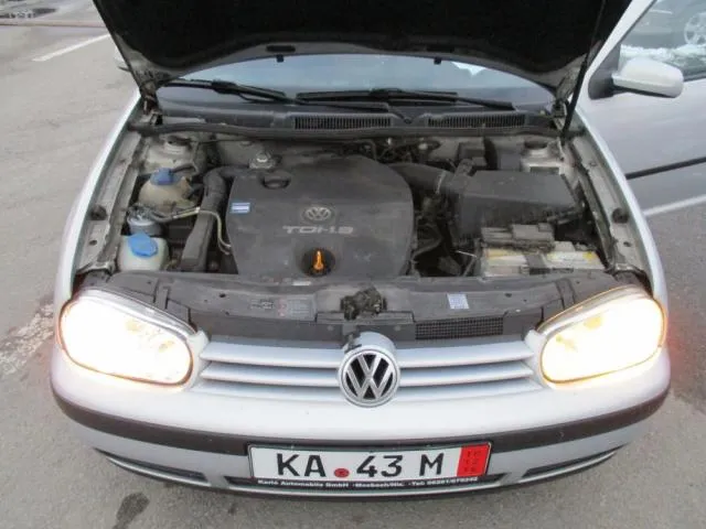 Volkswagen Golf 1.9 2000 photo - 9