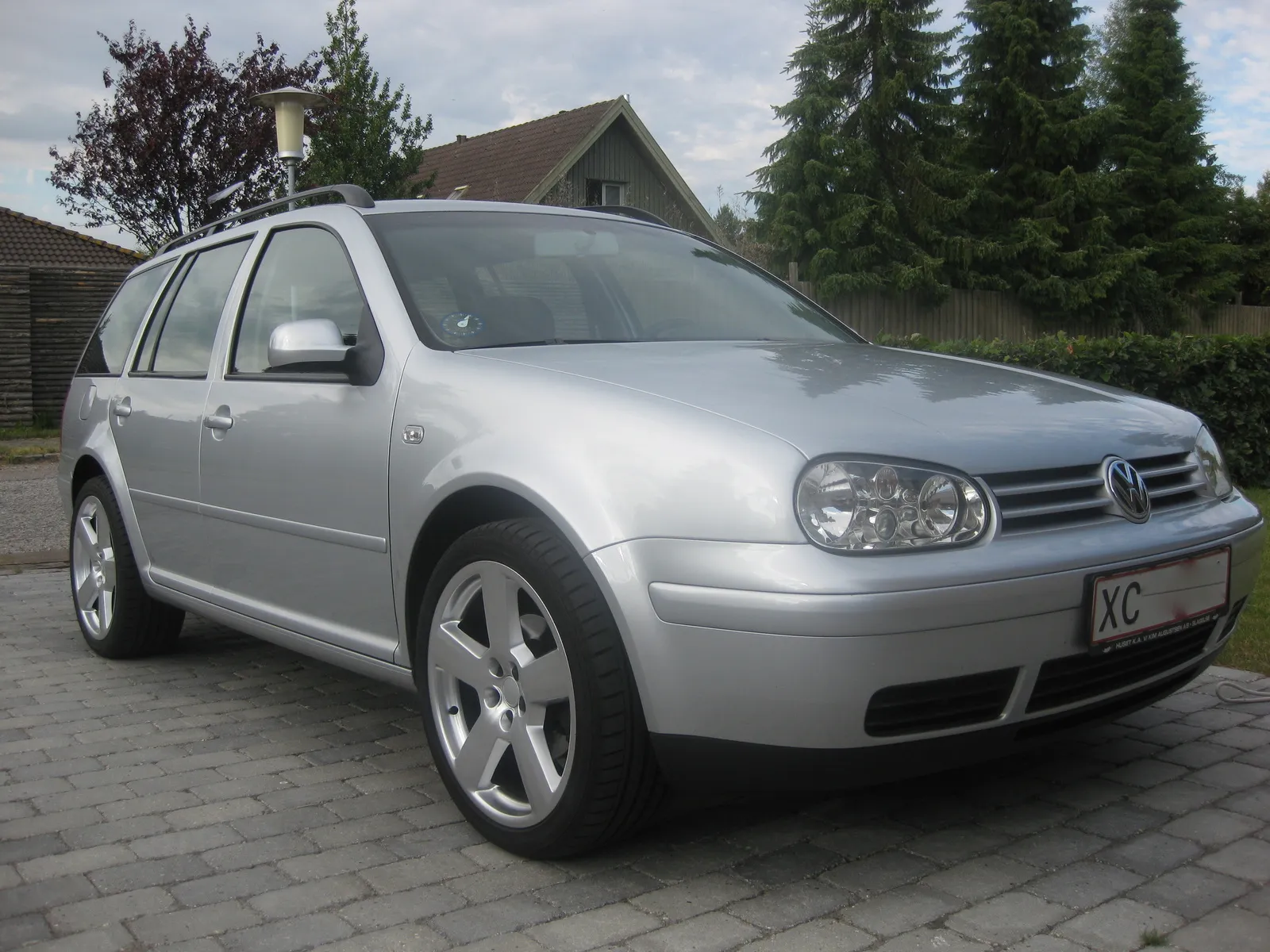 Volkswagen Golf 1.9 2004 photo - 9