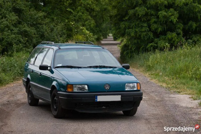 Volkswagen Passat 1.3 1990 photo - 11