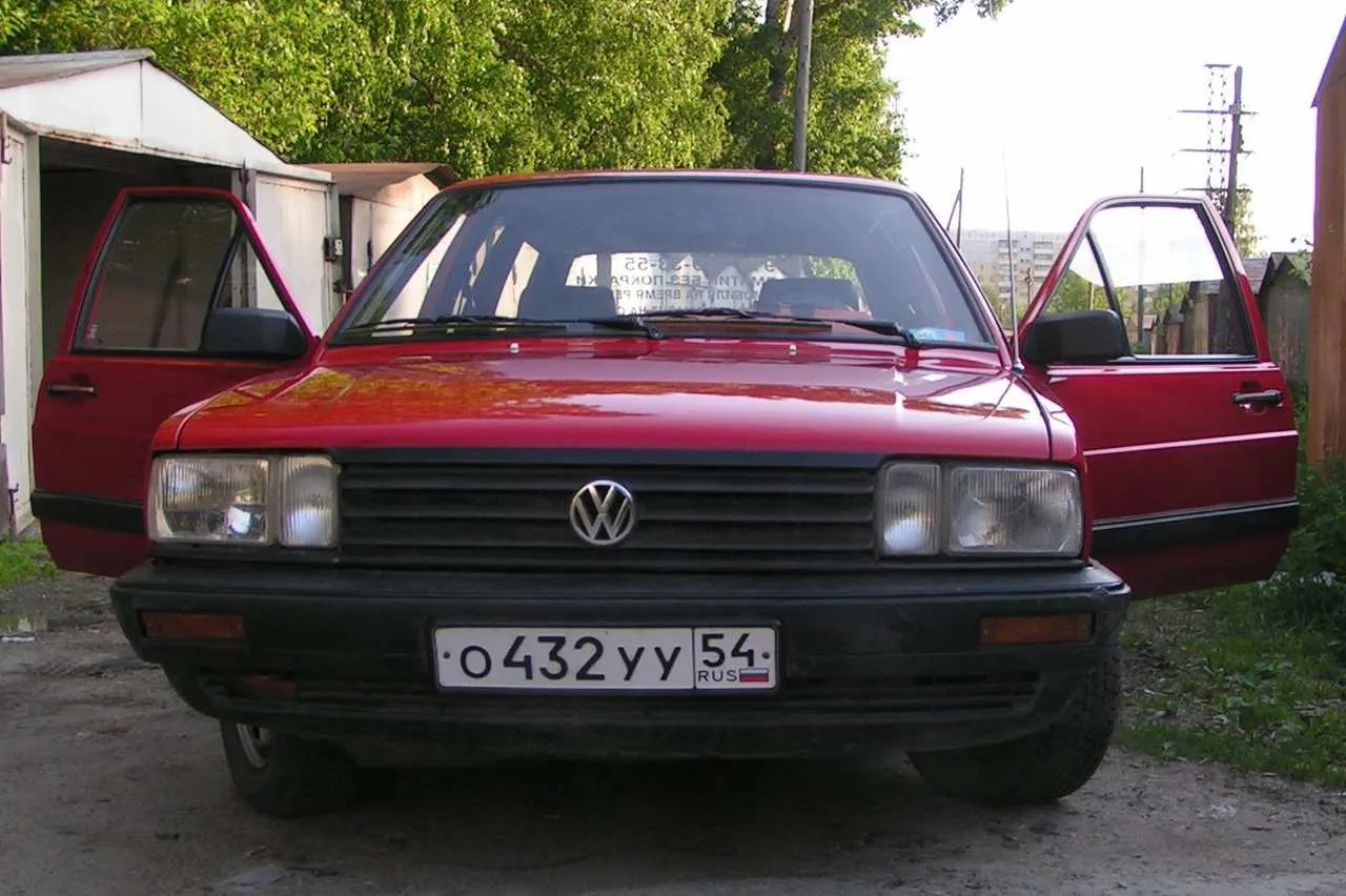 Volkswagen Passat 1.6 1986 photo - 11