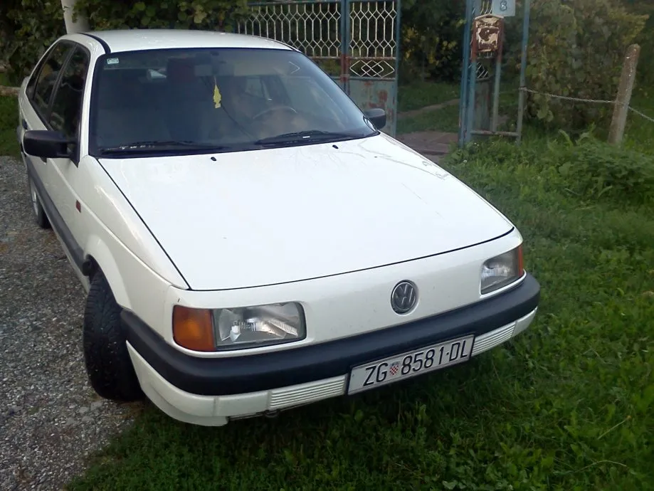 Volkswagen Passat 1.6 1991 photo - 11