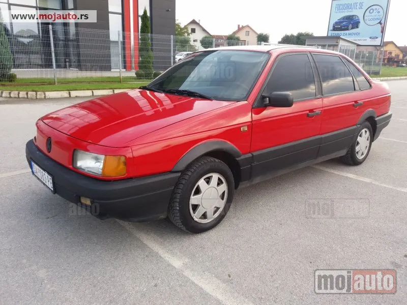Volkswagen Passat 1.6 1992 photo - 8