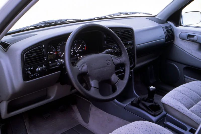 Volkswagen Passat 2.0 1993 photo - 12