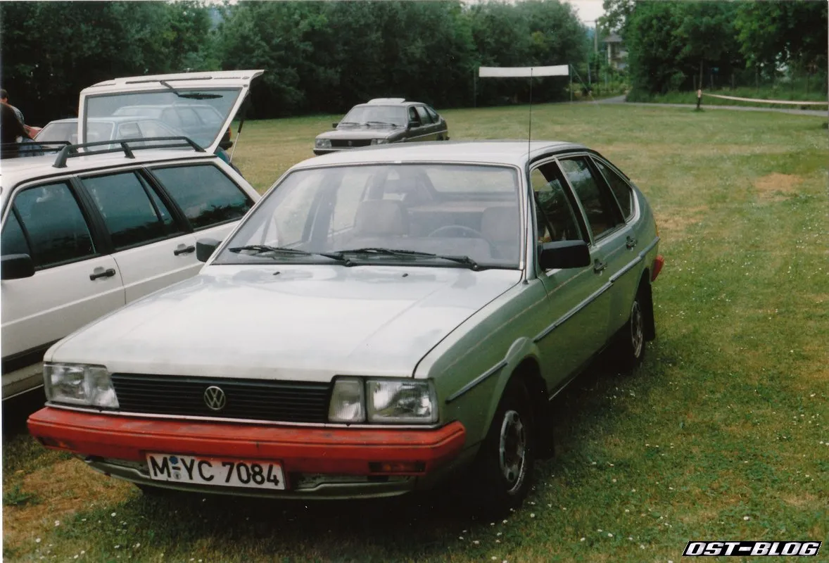 Volkswagen Passat 2.3 1995 photo - 1