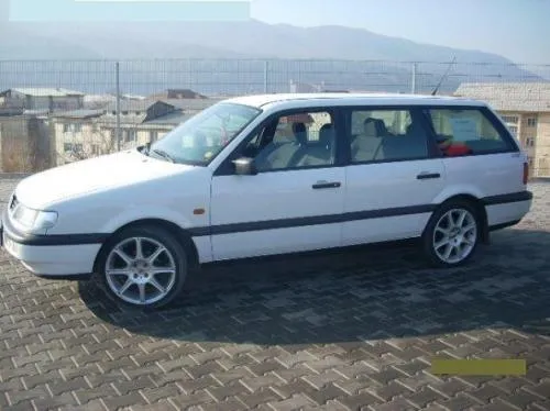 Volkswagen Passat 2.3 1995 photo - 9