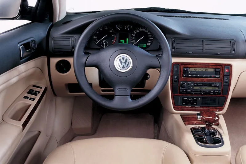 Volkswagen Passat 2.3 1998 photo - 4