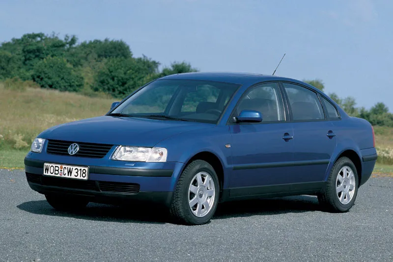 Volkswagen Passat 2.3 1999 photo - 3