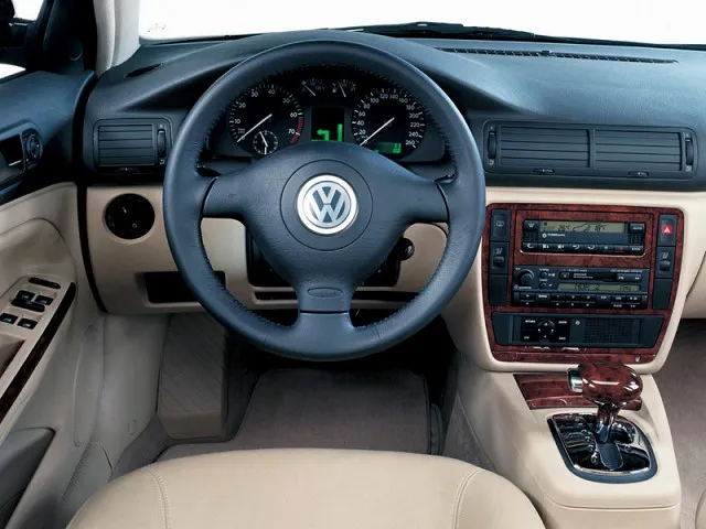 Volkswagen Passat 2.5 1996 photo - 10