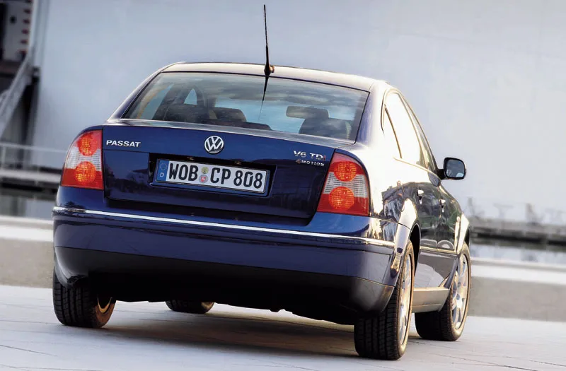 Volkswagen Passat 2.5 2003 photo - 7